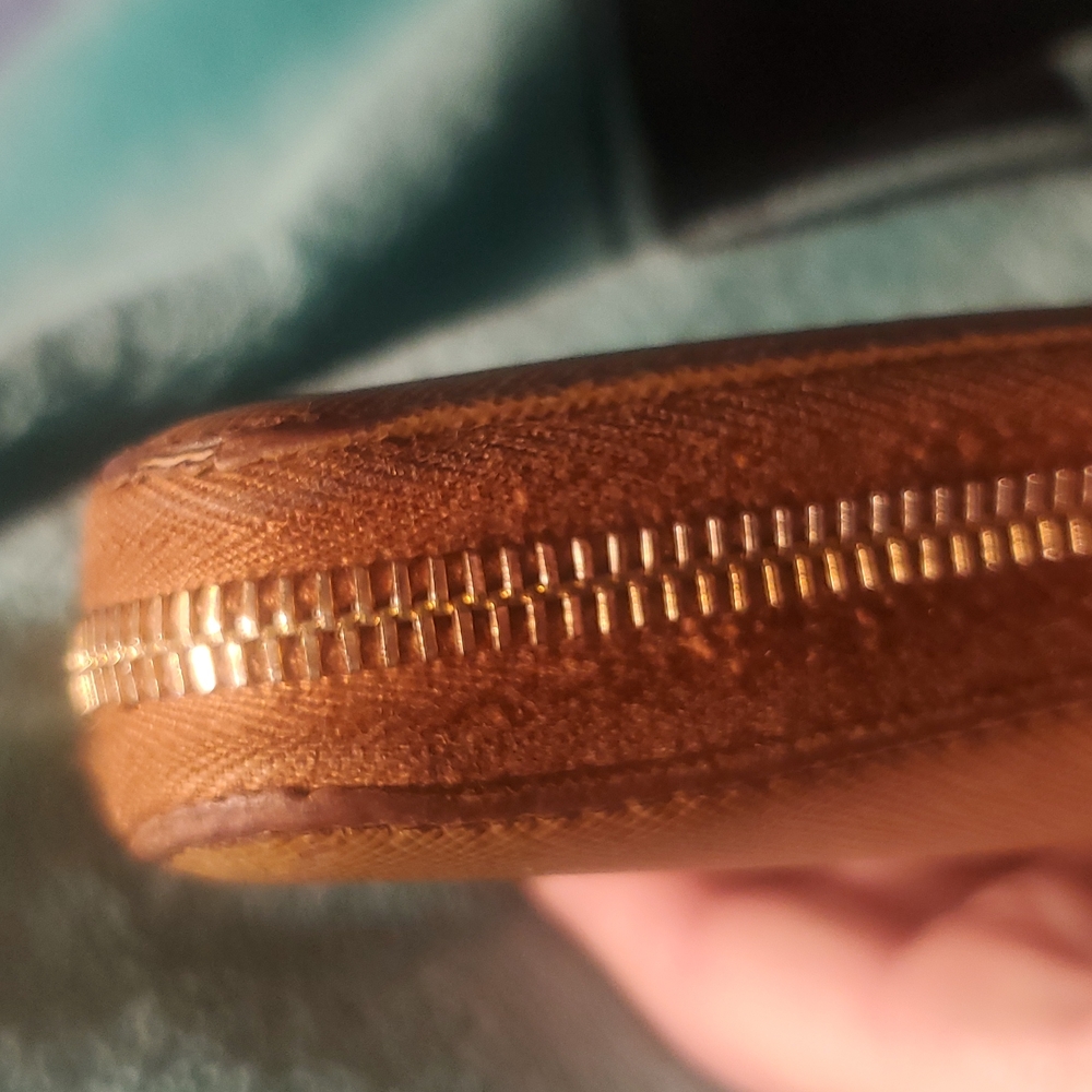 *AUTHENTC PRADA WALLET - Picture 12 of 17